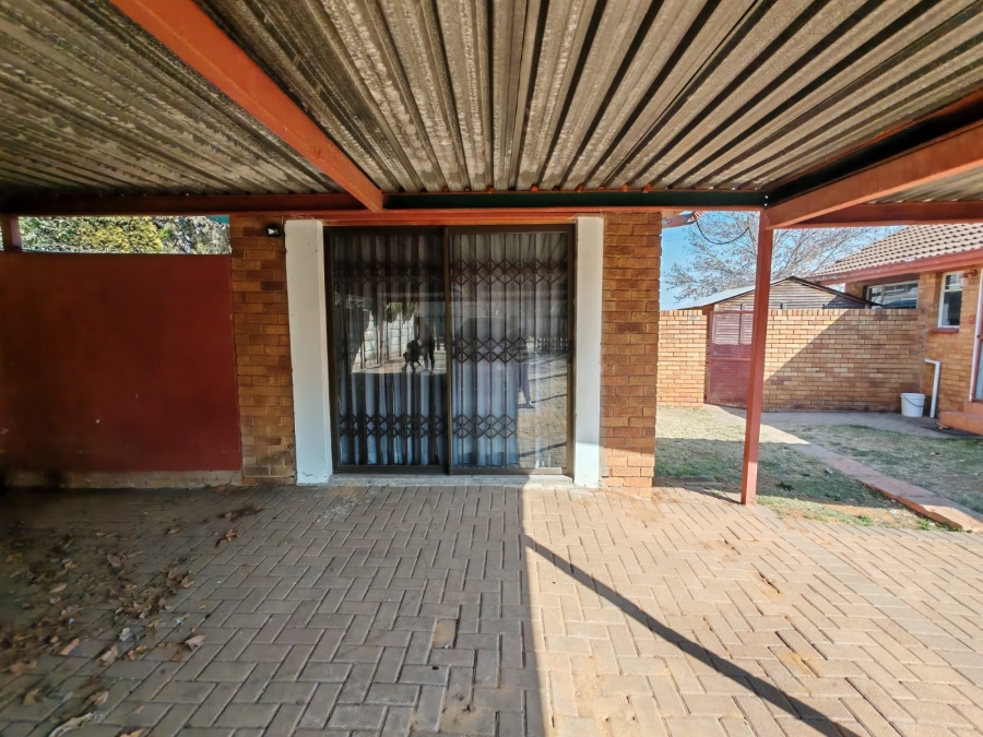 3 Bedroom Property for Sale in Roodia Free State